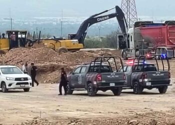 Roban pipa y herramientas en obra de García, Nuevo León