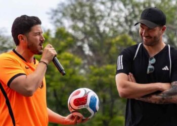 Samuel García y André-Pierre Gignac conviven con estudiantes en el CAREos 6 heridos