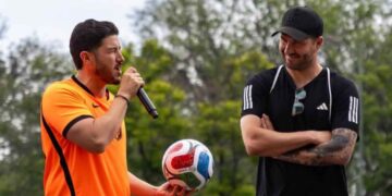 Samuel García y André-Pierre Gignac conviven con estudiantes en el CAREos 6 heridos