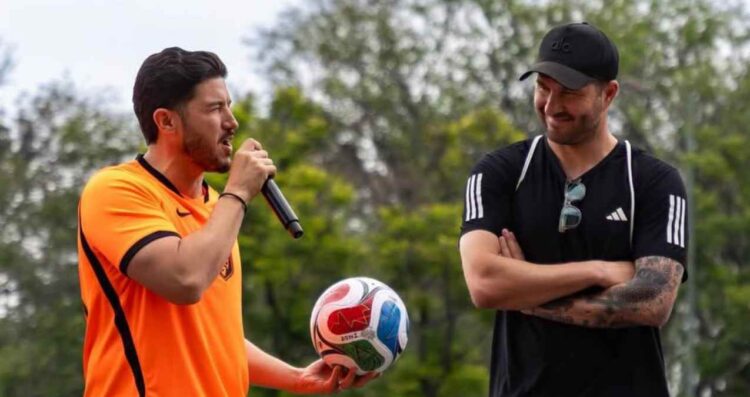 Samuel García y André-Pierre Gignac conviven con estudiantes en el CAREos 6 heridos