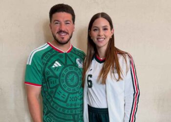 Samuel García y Mariana Rodríguez lucen la camiseta de la Selección Mexicana previo al duelo ante Sudáfrica