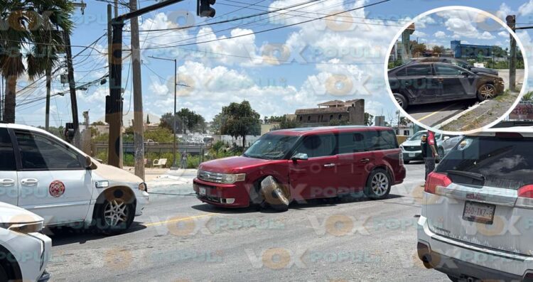 Se registra accidente vehicular bajando el puente elevado de la Central Camionera en Reynosa, Tamaulipas
