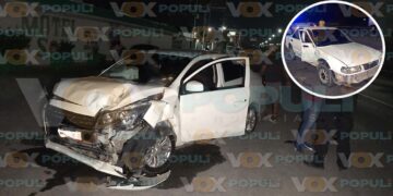 Toma retorno sin precaución y protagoniza fuerte choque contra Didi en Ciudad Victoria, Tamaulipas; hay varios heridos