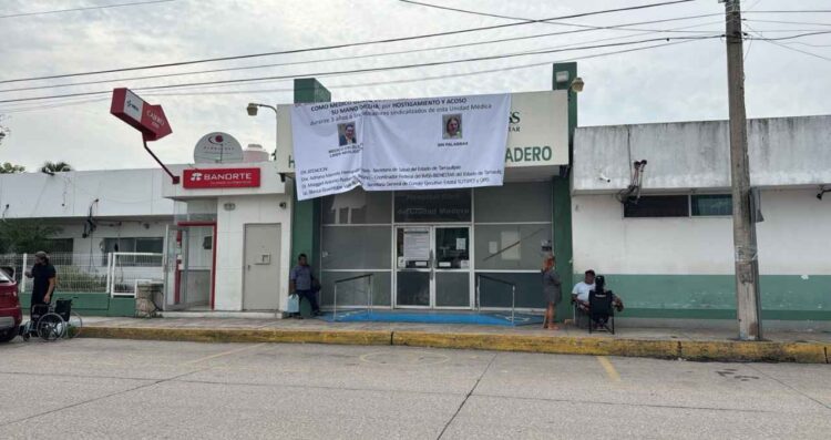 Trabajadores del Hospital Civil de Cd. Madero, Tamaulipas, protestan contra el director actual; acusan hostigamiento laboral