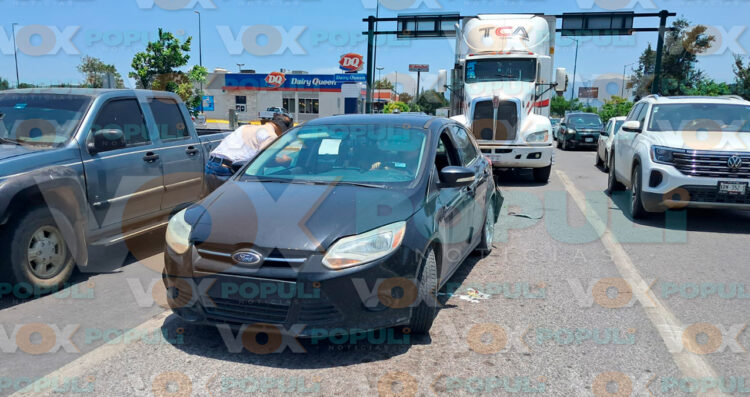 Tractocamión provoca fuerte choque por alcance en Ciudad Victoria, Tamaulipas