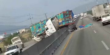 Libramiento Noroeste García tráiler