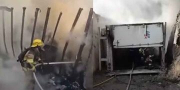 Tráiler termina incendiándose tras volcar en la Carretera Nacional en Santiago, NL