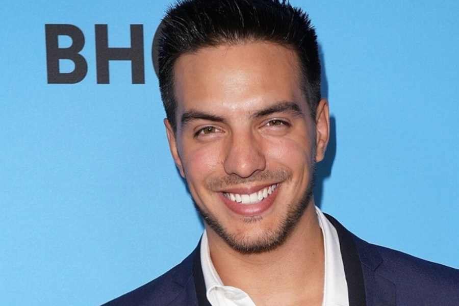 Vadhir Derbez reaparece en redes tras denuncia legal