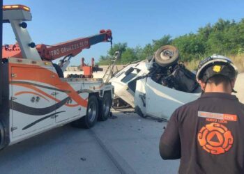 Volcadura de tractocamión deja un lesionado en Allende, Nuevo León