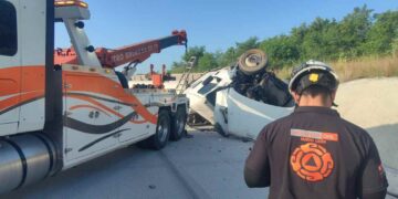 Volcadura de tractocamión deja un lesionado en Allende, Nuevo León