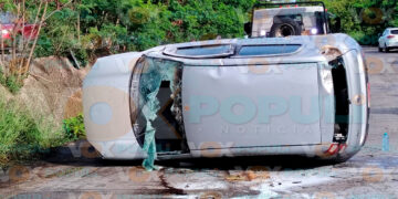 Volcadura y choque múltiple provocan cierre vial en avenida de Altamira, Tamaulipas