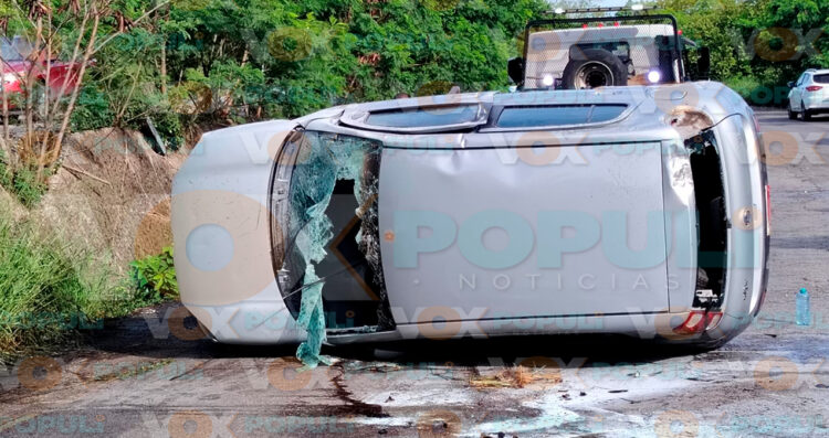 Volcadura y choque múltiple provocan cierre vial en avenida de Altamira, Tamaulipas