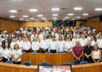 becas universitarias UAT