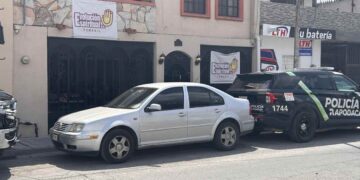 _mujer en un centro de Apodaca