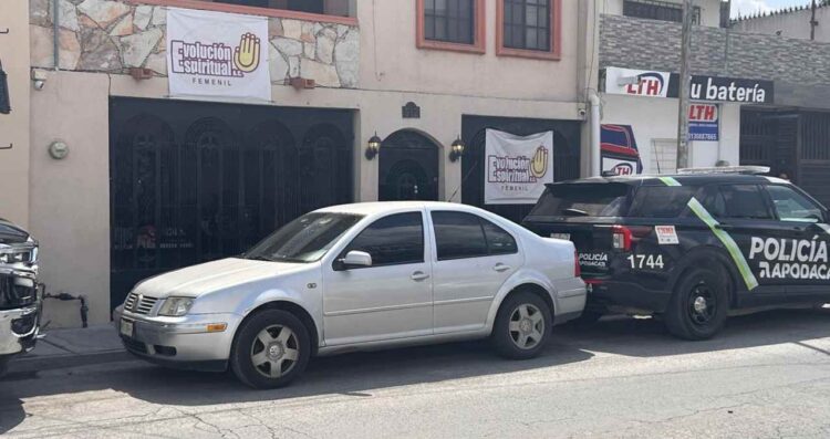 _mujer en un centro de Apodaca