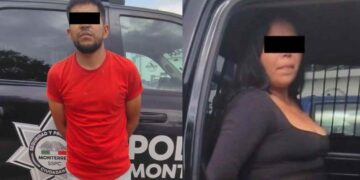 pareja en Monterrey moto robada