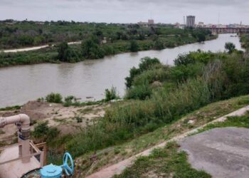 semáforo rojo del agua Nuevo Laredo