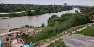 semáforo rojo del agua Nuevo Laredo