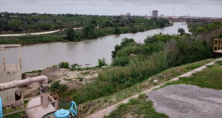 semáforo rojo del agua Nuevo Laredo