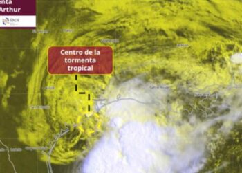 ¿Cuál es la trayectoria de la tormenta tropical 'Arthur' tras su formación en el Océano Atlántico?