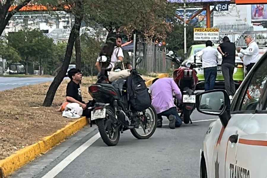 Accidente auto y motocicleta Guadalupe