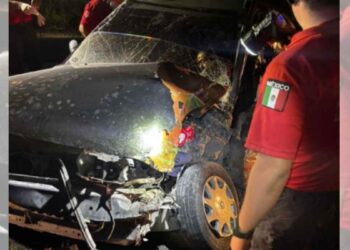 Automovilista queda prensado tras aparatoso accidente en Linares, Nuevo León