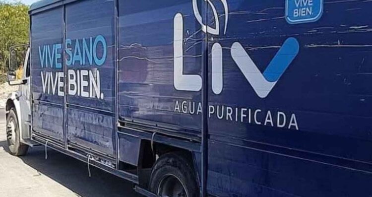 Camión de agua choca en Nuevo Laredo