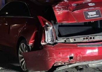 Camioneta autos estacionados en Matamoros