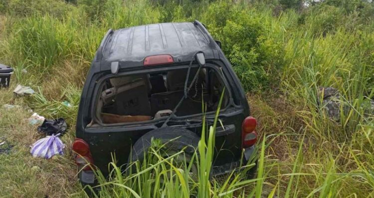 Camioneta choca en la Mante a Valles
