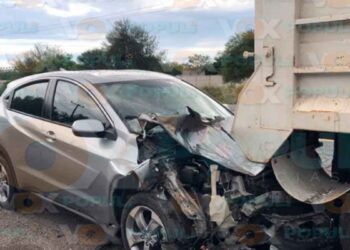 Camioneta impacto en ejido El Olivo