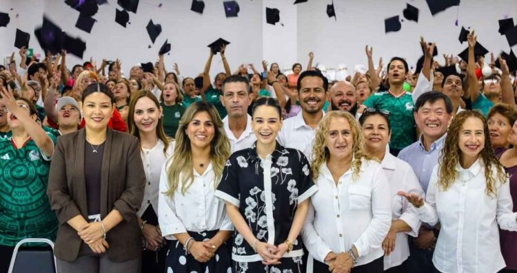 Celebran graduación y entrega de constancias de los CEDIF Victoria