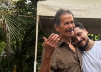 Christian Nodal reaparece con su abuelo en medio de conflicto familiar