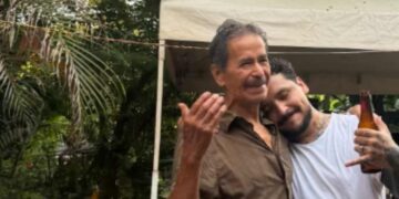 Christian Nodal reaparece con su abuelo en medio de conflicto familiar