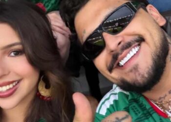 Christian Nodal y Ángela Aguilar aparecen en partido de México