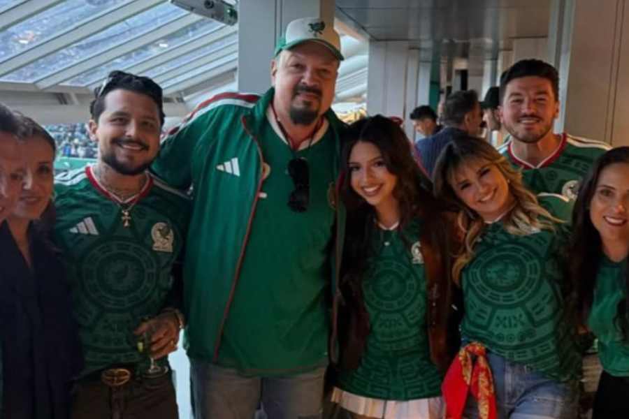 Christian Nodal y Ángela Aguilar aparecen en partido de México