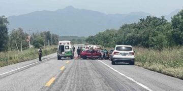 Cierran Carretera Victoria-Monterrey tras fuerte accidente vehicular