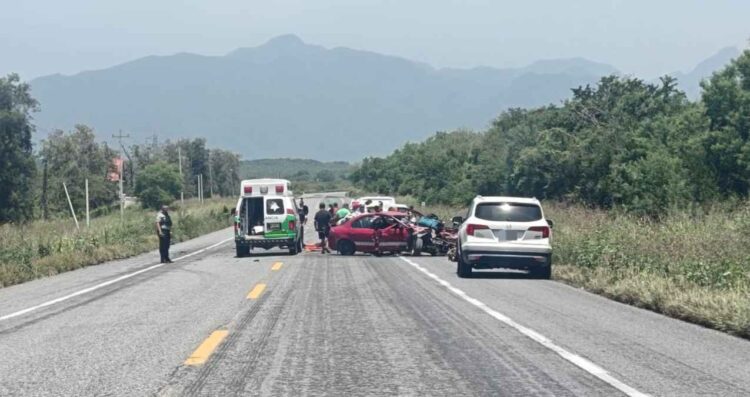 Cierran Carretera Victoria-Monterrey tras fuerte accidente vehicular