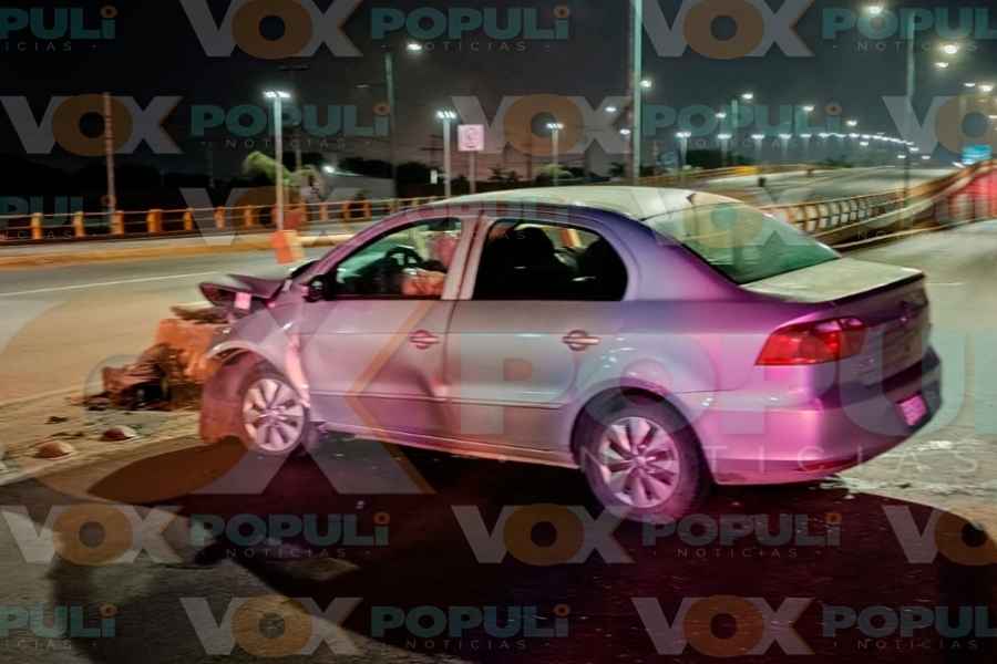 Conductor destroza su automóvil tras fuerte choque en Altamira, Tamaulipas