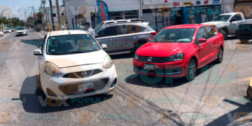 Conductor omite alto, choca y bloquea la vialidad en Ciudad Victoria, Tamaulipas