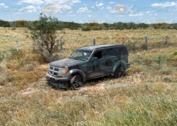 Conductora en presunto estado de ebriedad sale del camino en el viaducto a Reynosa, Tamaulipas