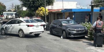 Conductora resulta lesionada tras sufrir aparatosa volcadura en Guadalupe, NL