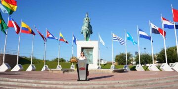 Conmemoran el natalicio de Simón Bolívar con ceremonia cívica en Nuevo Laredo, Tamaulipas
