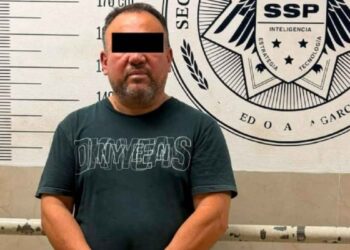 Detienen a hombre con 47 tarjetas bancarias robadas en San Pedro, Nuevo León