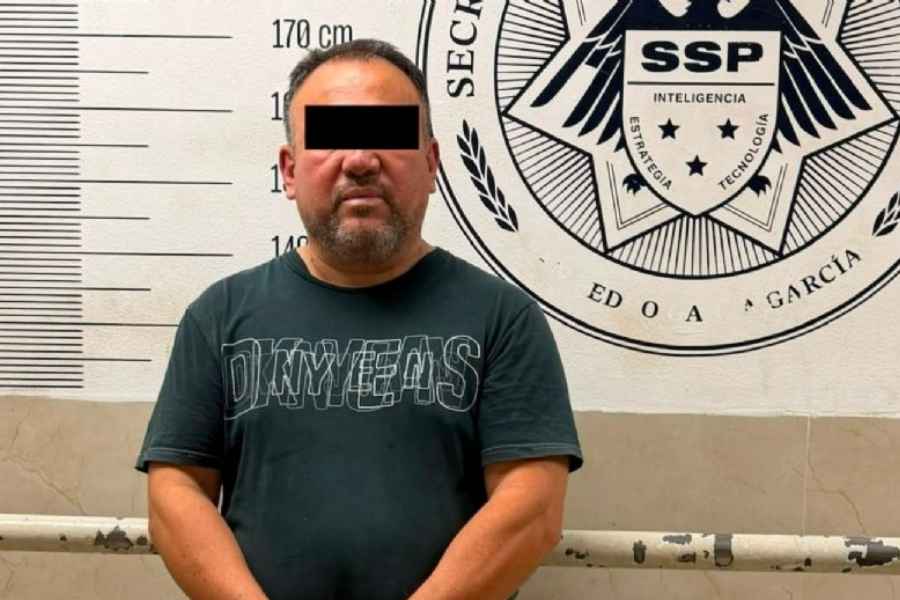 Detienen a hombre con 47 tarjetas bancarias robadas en San Pedro, Nuevo León