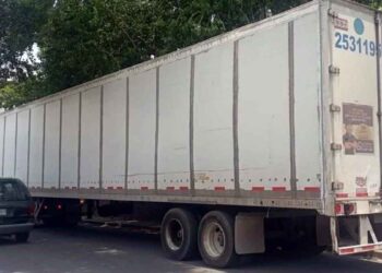 Detienen a hombre con tractocamión robado en Monterrey, Nuevo León