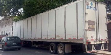 Detienen a hombre con tractocamión robado en Monterrey, Nuevo León
