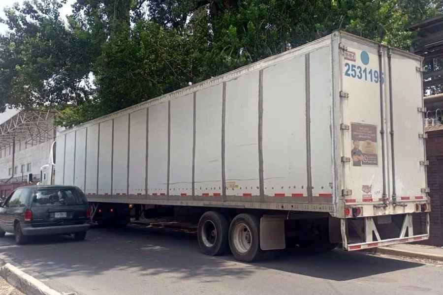 Detienen a hombre con tractocamión robado en Monterrey, Nuevo León