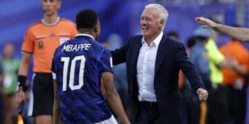 Didier Deschamps defiende a Kylian Mbappé tras críticas por su comportamiento