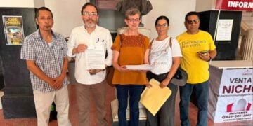 Entregan más de 4 mil firmas para frenar hotel en la Laguna del Carpintero de Tampico, Tamaulipas