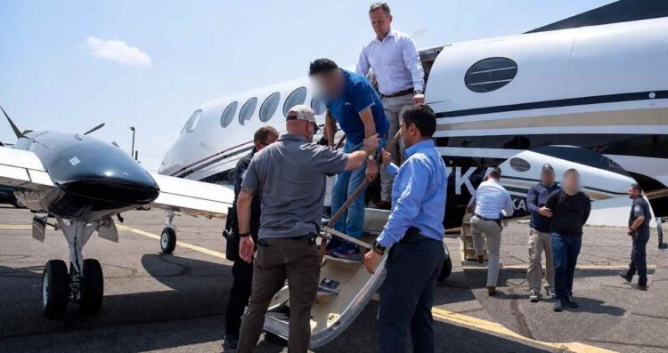 Filtran fotografías inéditas del arresto de “El Mayo” Zambada y de Joaquín Guzmán López, hijo de “El Chapo”